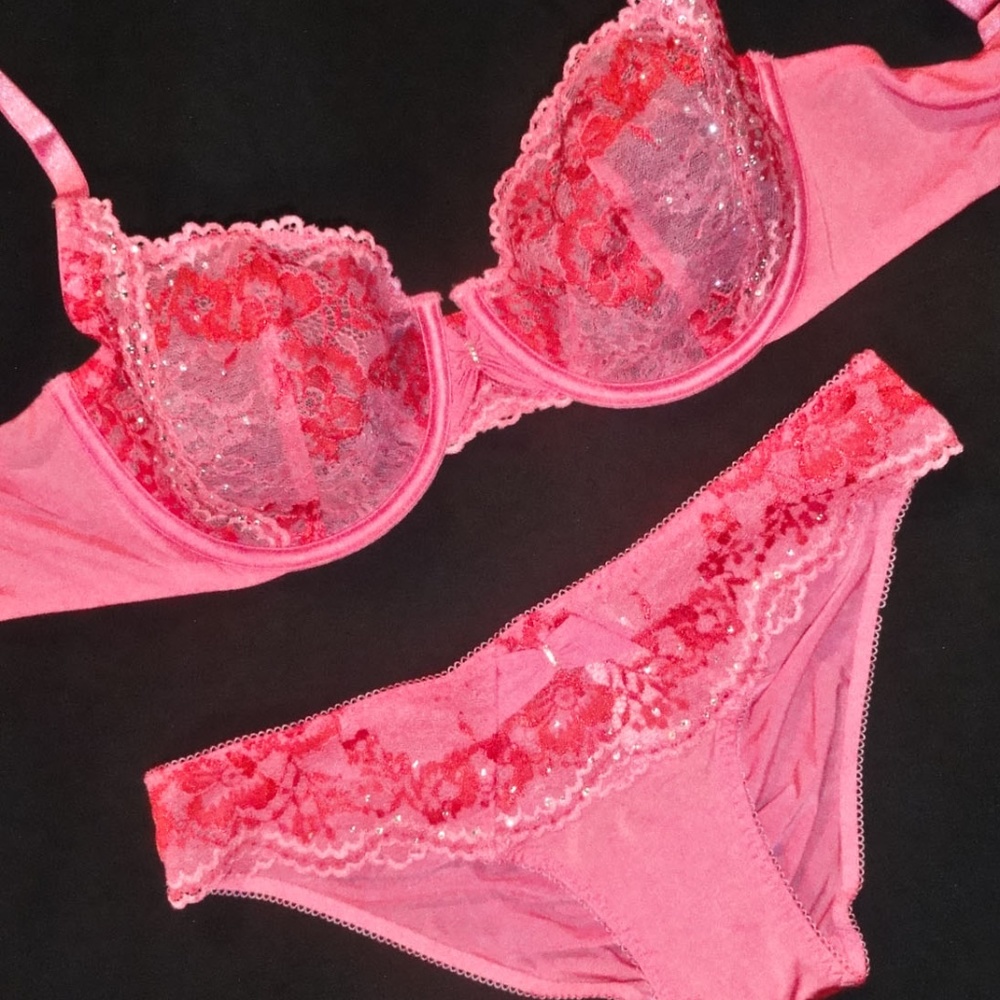 34C, S NWT Victoria's Secret Desire Set Unlined DemiBra, Bikini Panty Pink Red